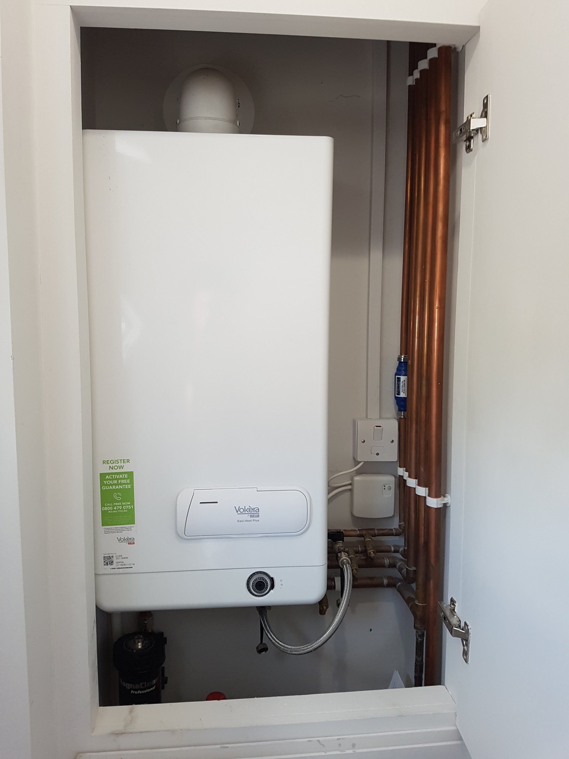 vokera-conpact-24-combi-boiler-in-working-order-in-tollcross-glasgow